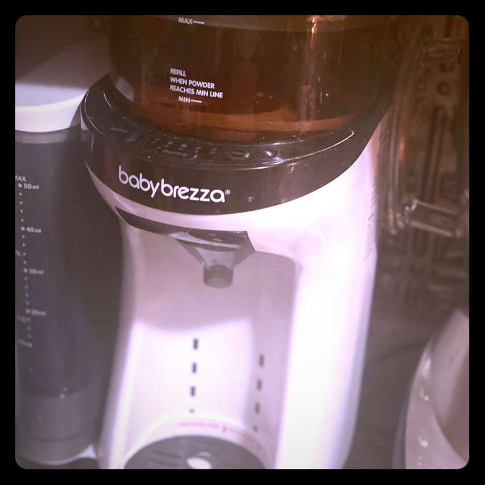 Baby Breeza baby formula dispenser